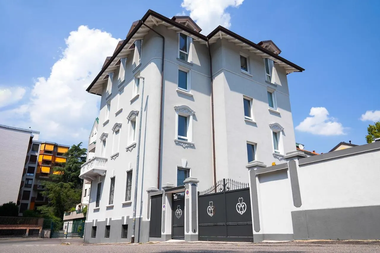 Villa Tosati Monza 0*,
