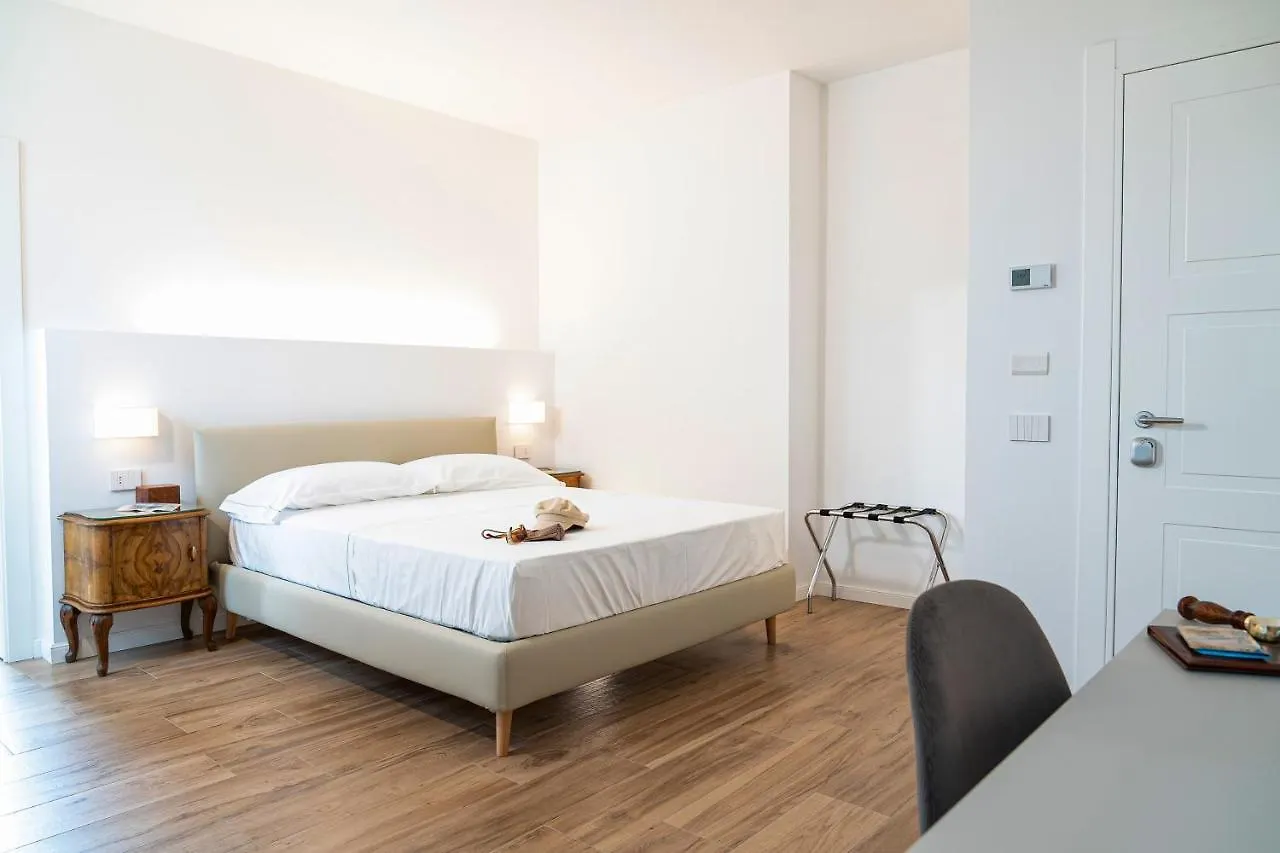 Villa Tosati Monza 0*,